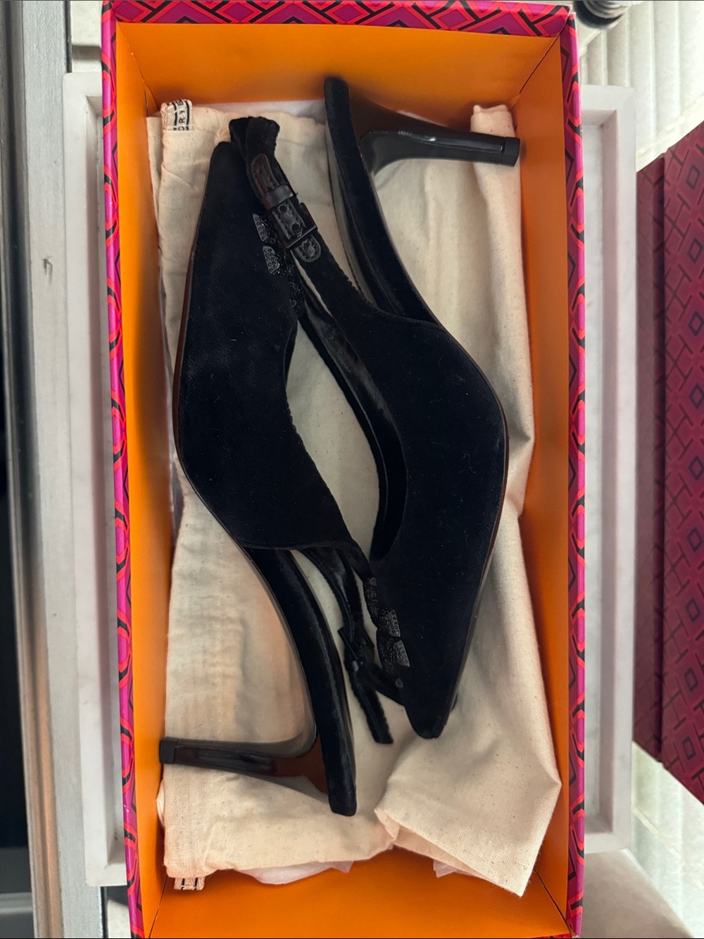 Tory Burch Black Pointed Toe Slingback Heels with Logo - Picture 2 of 4